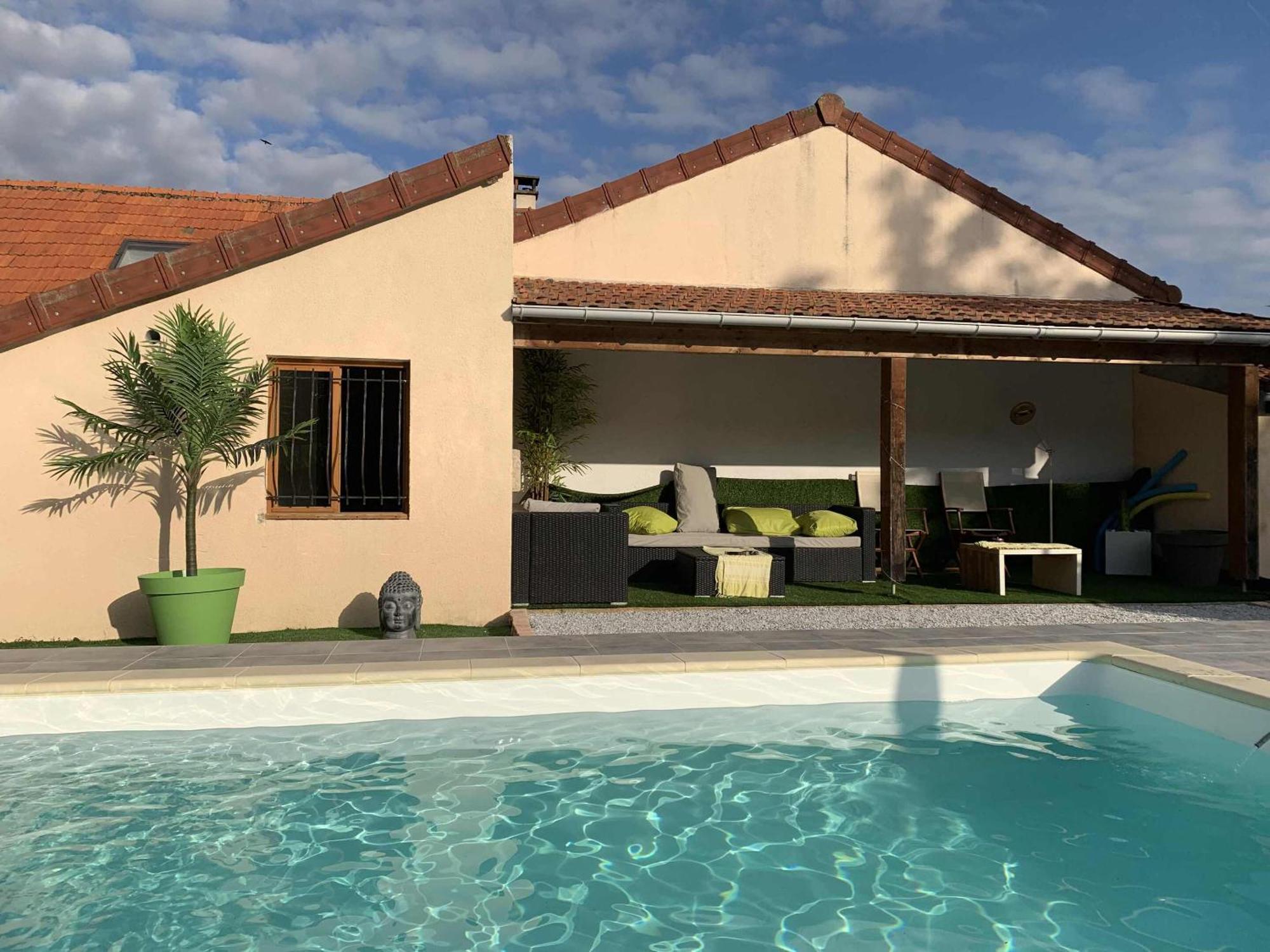 Maison Piscine Et Jacuzzi Saint-Germain-des-Fosses Exterior photo